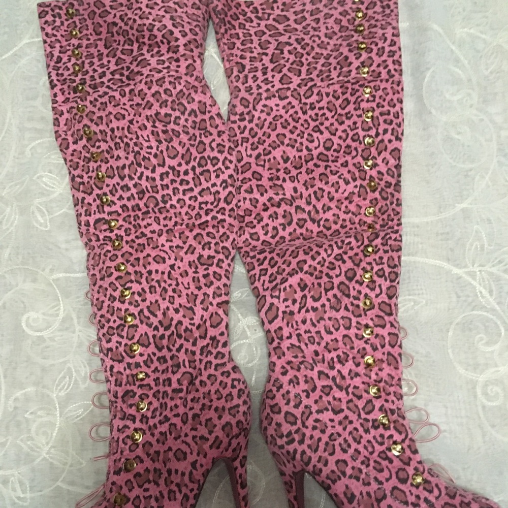 Shoes - Picture 2 of 4